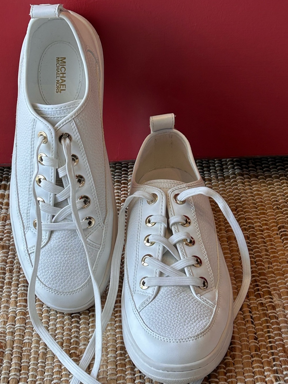 MICHAEL KORS s9 White Lace-Up Sneakers with Gold-Tone Eyelets-look NEW!